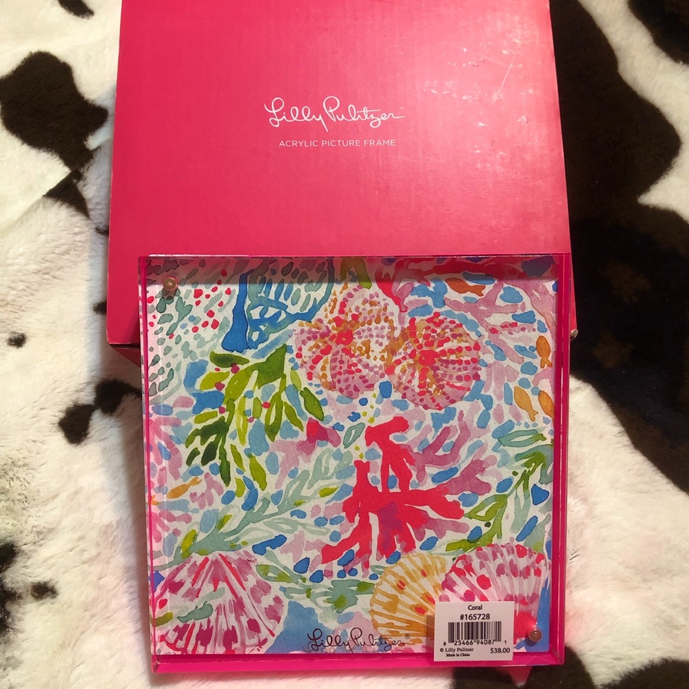 NWT Rare Lilly Pulitzer picture frame